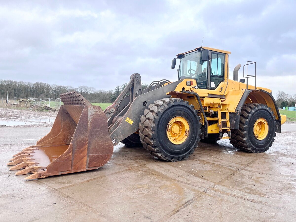 Volvo L220F Used for sale