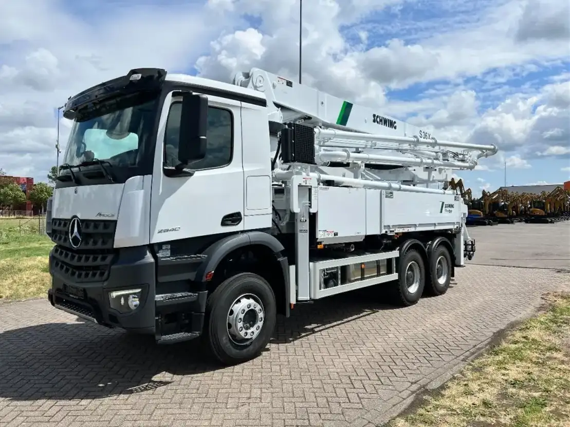 Mercedes Arocs 2840 Schwing concrete pump