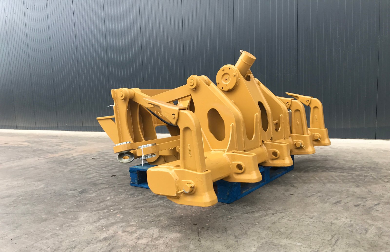 901004 large 57eb5835 ecd4 4cef 950c bbf0262ba943 scaled e1636747801940 used heavy machinery Pfeifer Heavy Machinery GmbH