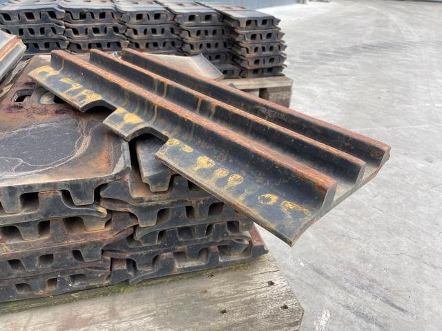 Caterpillar 324D 325D 329D 329E Shoes – Ref. 902604 - used heavy machinery for sale