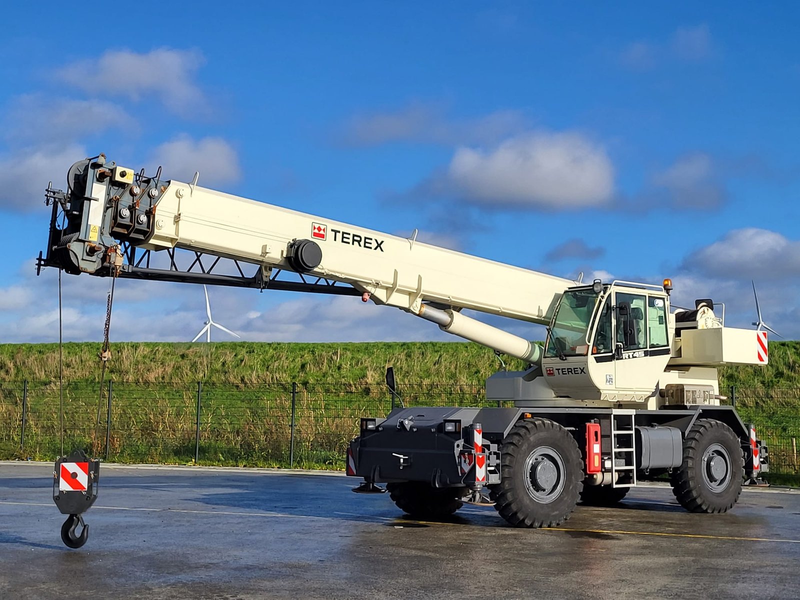 2015 Terex RT45 45 Ton Rough Terrain Crane - used crane for sale